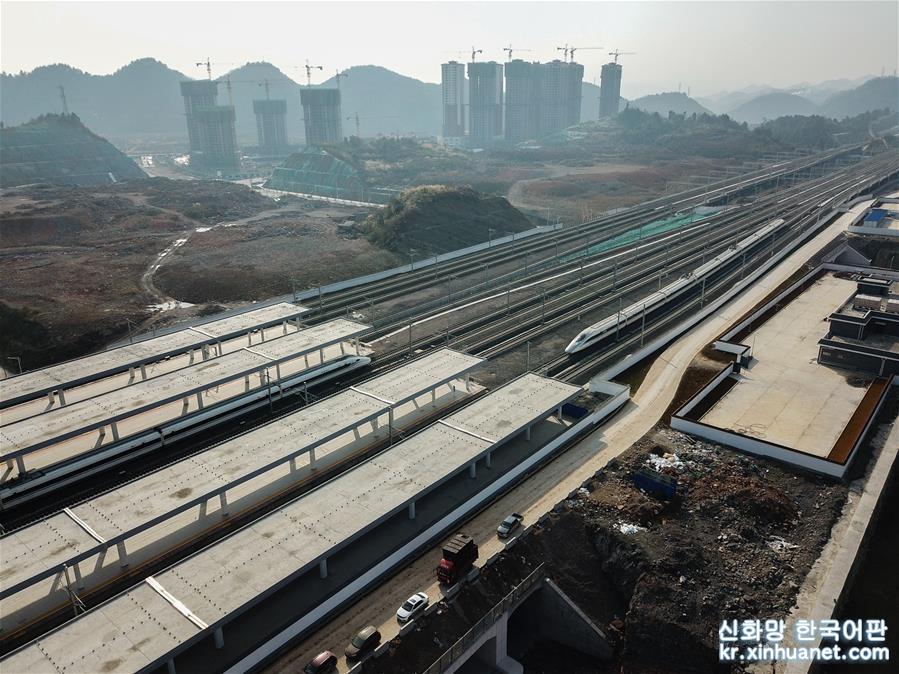 （新华全媒头条·图文互动）（10）崇山峻岭间的机遇之路——写在渝贵铁路即将开通之际 