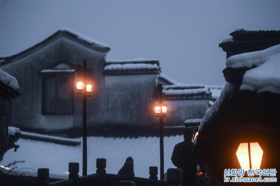 （新华视界）（14）江南水乡变身“冬日雪乡”