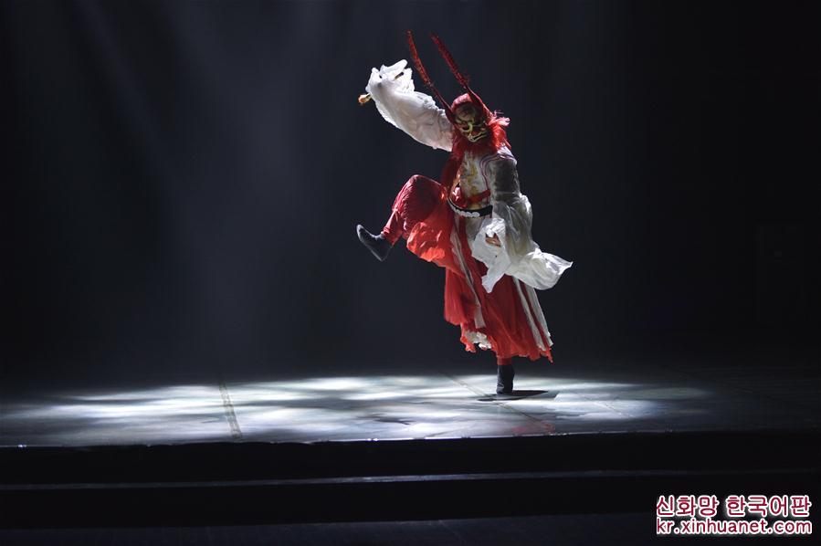 （XHDW）（2）中国非遗舞剧《傩·情》亮相阿尔巴尼亚