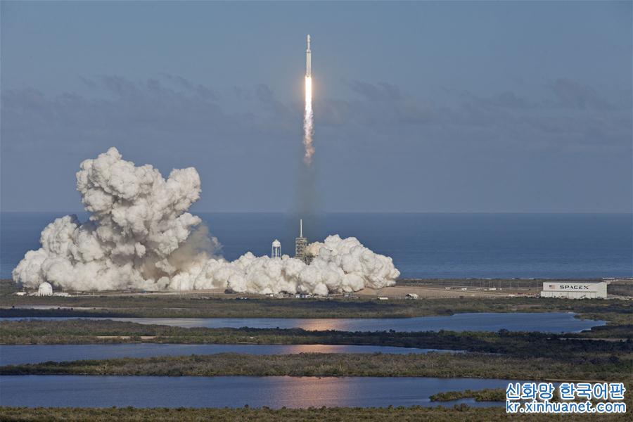 （国际）（3）“猎鹰重型”运载火箭带特斯拉跑车飞向火星