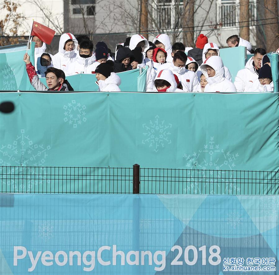 （冬奥会）（2）中国体育代表团举行升旗仪式