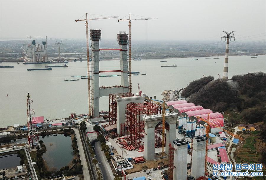 （新春走基层）（8）江苏：五峰山长江大桥进入上部结构施工阶段