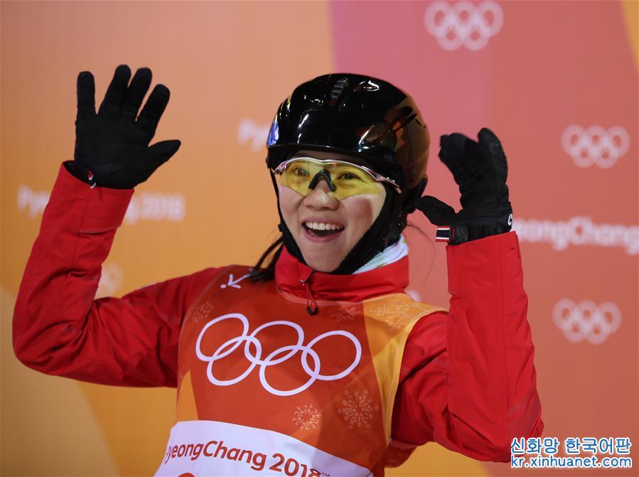 （冬奥会）（2）自由式滑雪——女子空中技巧：中国选手获银、铜牌 