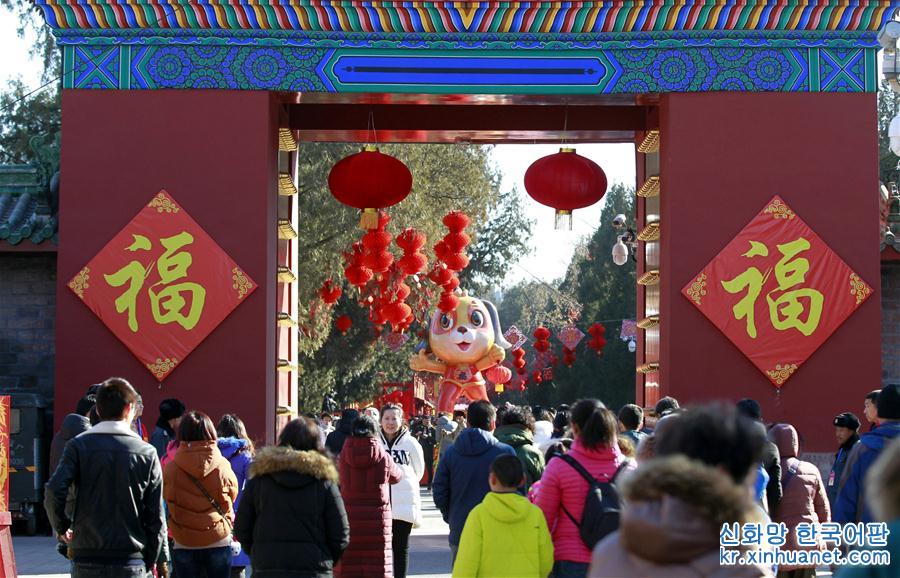 #（社会）（1）北京：大年初一逛庙会