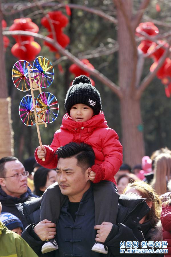 #（社会）（4）北京：大年初一逛庙会