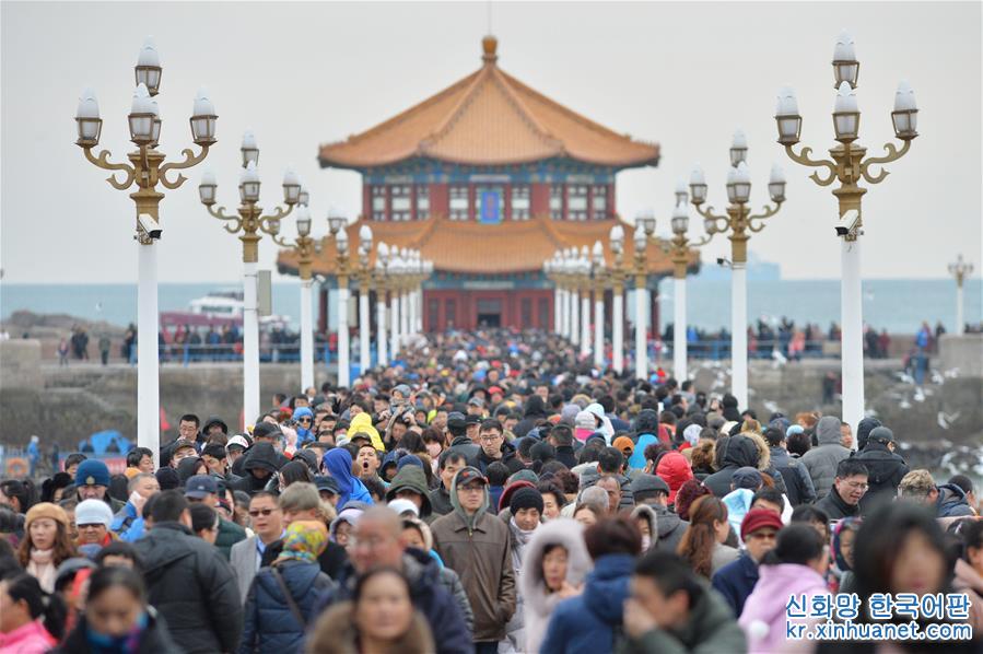 #（经济）（7）春节长假全国共接待游客3.86亿人次