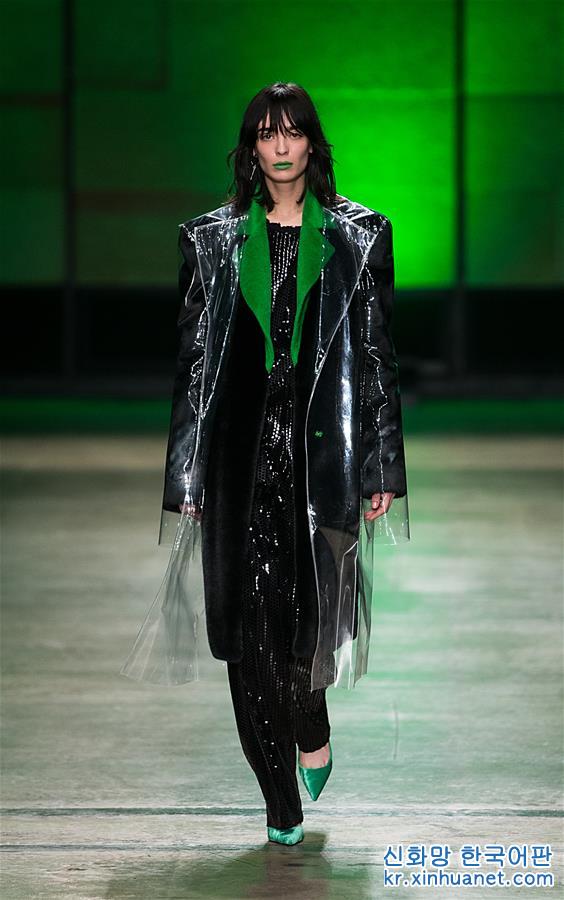 （新華視界）（1）中國設計師品牌ANNAKIKI米蘭時裝周發布新品