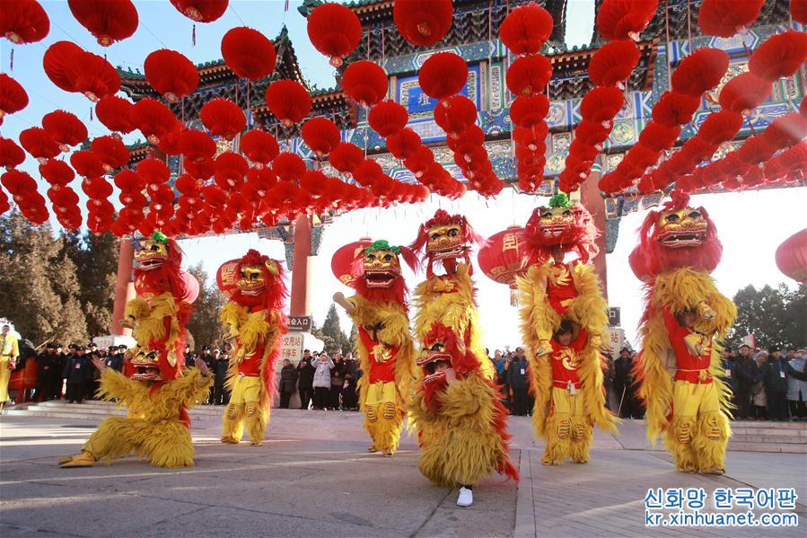 #（社会）（8）北京：大年初一逛庙会