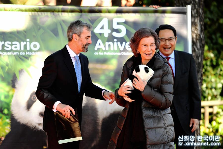 （国际）（1）中西两国续签大熊猫合作研究协议