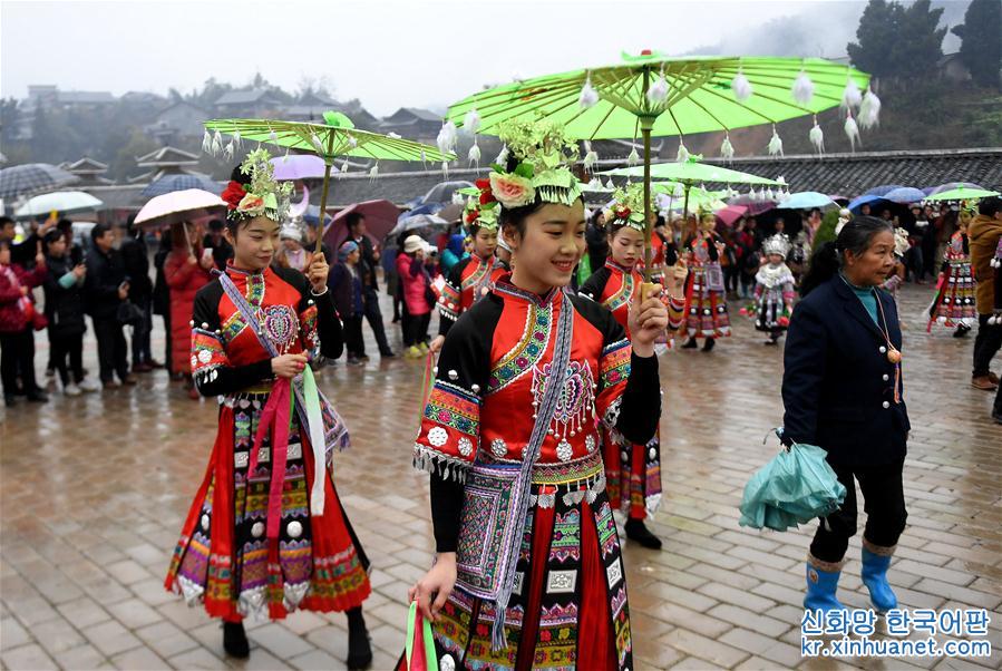 （新春走基层）（2）广西融安：苗族群众欢庆“芒蒿节”