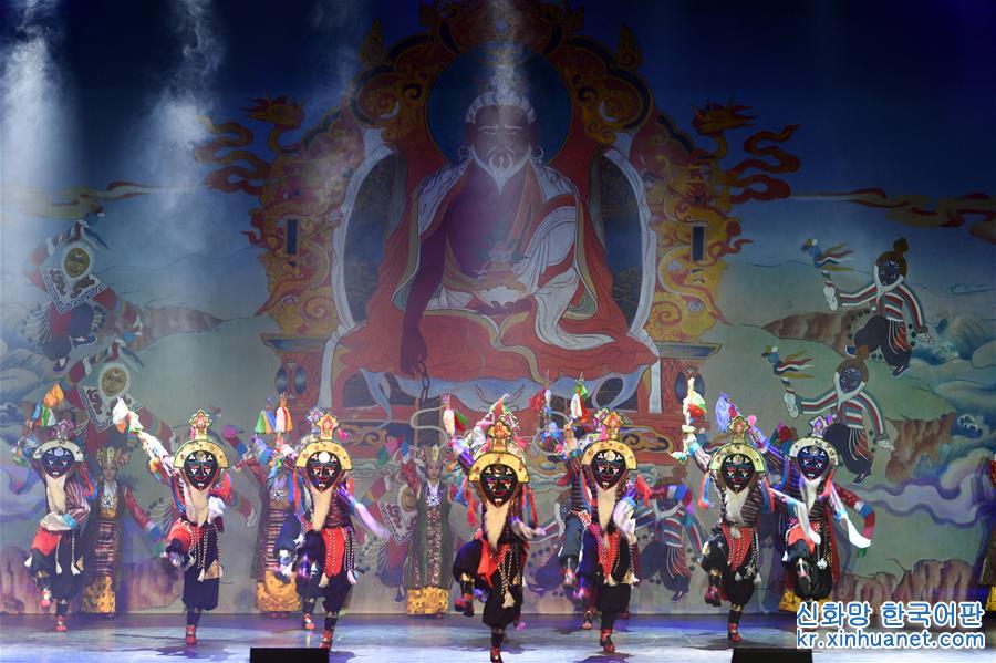 （文化）（1）“南木特”藏戏《唐东杰布》在拉卜楞寺所在地上演