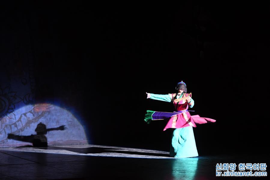 （文化）（4）“南木特”藏戏《唐东杰布》在拉卜楞寺所在地上演