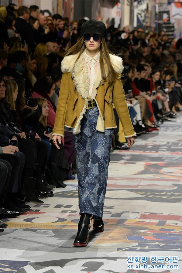 （国际）（5）巴黎时装周：迪奥发布秋冬女装成衣新品