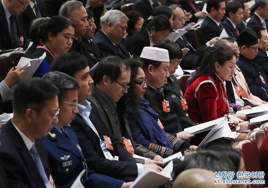 （两会·人大开幕·XHDW）（17）十三届全国人大一次会议在京开幕