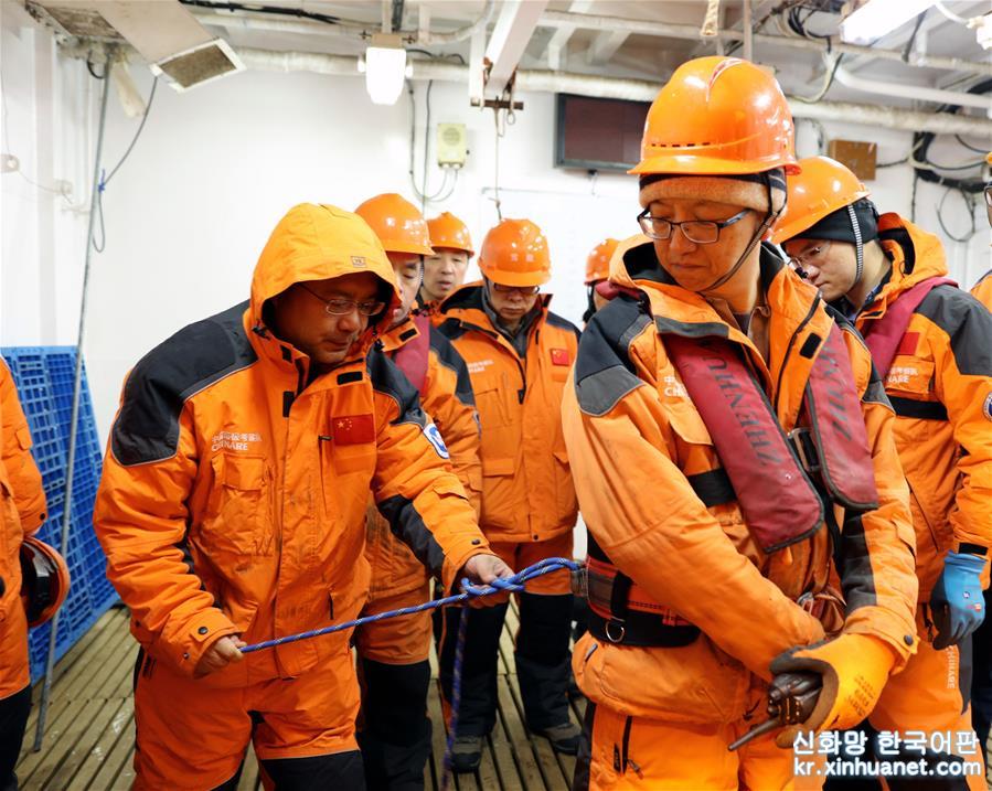 （第34次南极科考·图文互动）（2）中国首次在南极阿蒙森海开展海洋综合调查