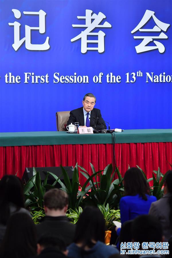 （两会·XHDW）（5）外交部部长王毅就“中国的外交政策和对外关系”答记者问