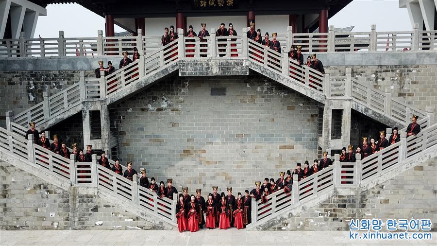 （新华视界）（3）安徽举办大型汉式集体婚礼