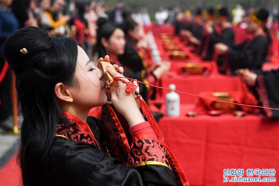 （新华视界）（4）安徽举办大型汉式集体婚礼