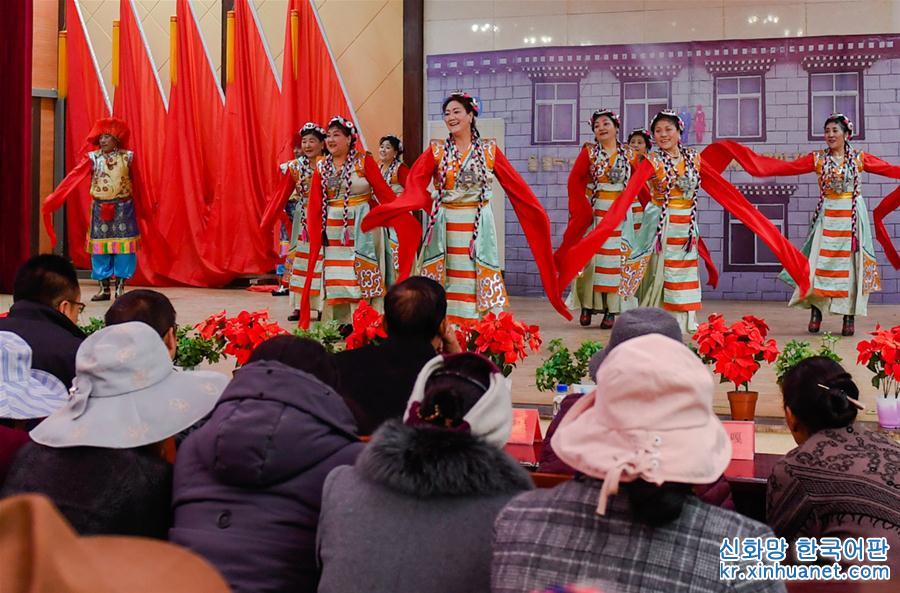 （社会）（1）西藏群众庆祝农奴解放纪念日