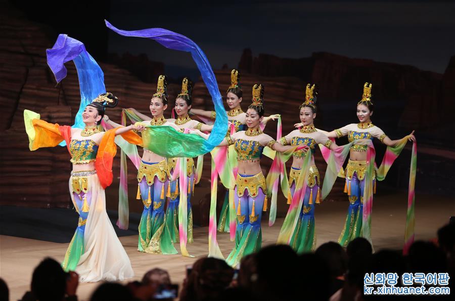（文化）（1）“J.Queen·謝家齊”時裝發布會在京舉行