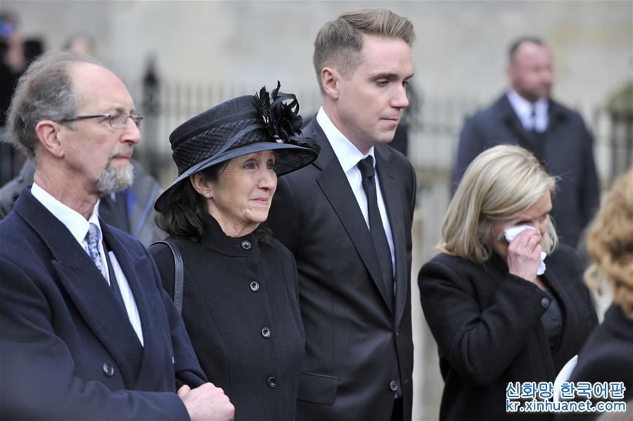 （国际）（3）英国剑桥举行葬礼告别霍金