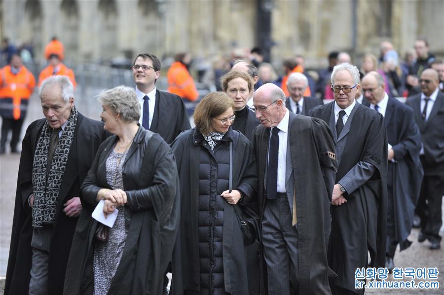 （国际）（4）英国剑桥举行葬礼告别霍金