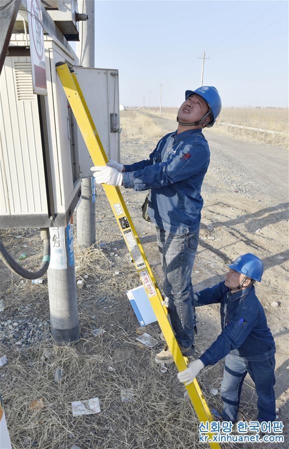 （社會）（1）新疆：沙漠邊緣保電備春耕