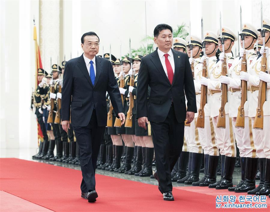 （时政）李克强同蒙古国总理呼日勒苏赫举行会谈