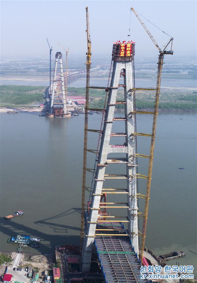 （图文互动）（4）武汉青山长江大桥建成世界最高Ａ型桥塔