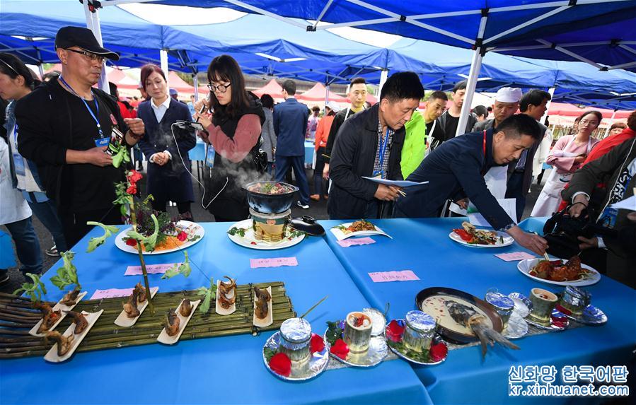 （社会）（6）浙西古镇举办乡村大厨擂台赛