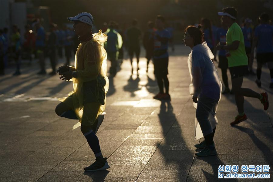 （体育）（3）田径——2018北京国际长跑节鸣枪开跑