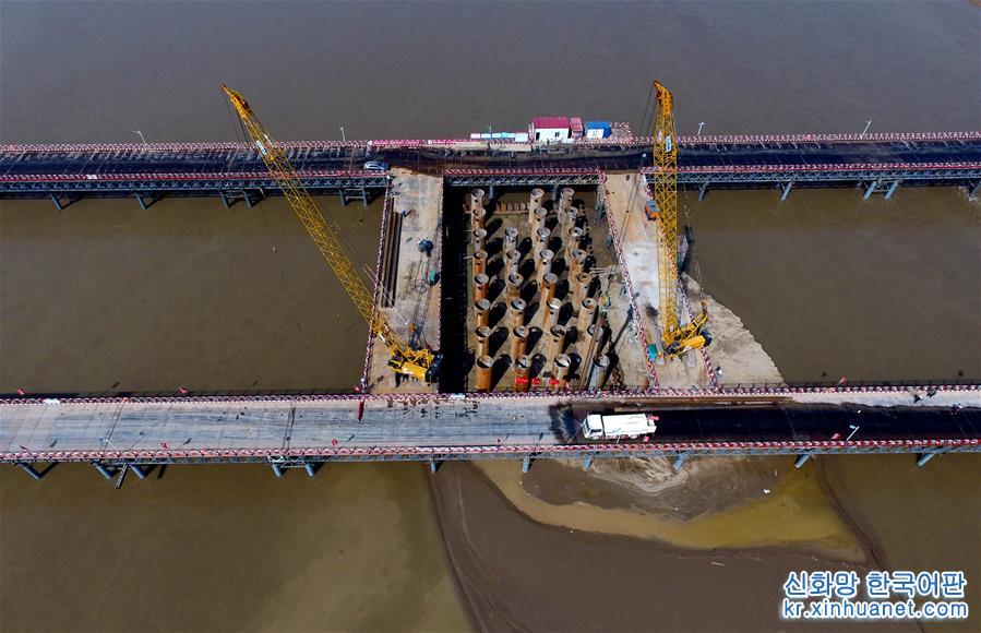 （经济）（4）郑济高铁郑州黄河特大桥建设全面展开