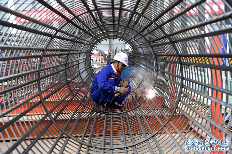 （经济）（5）郑济高铁郑州黄河特大桥建设全面展开