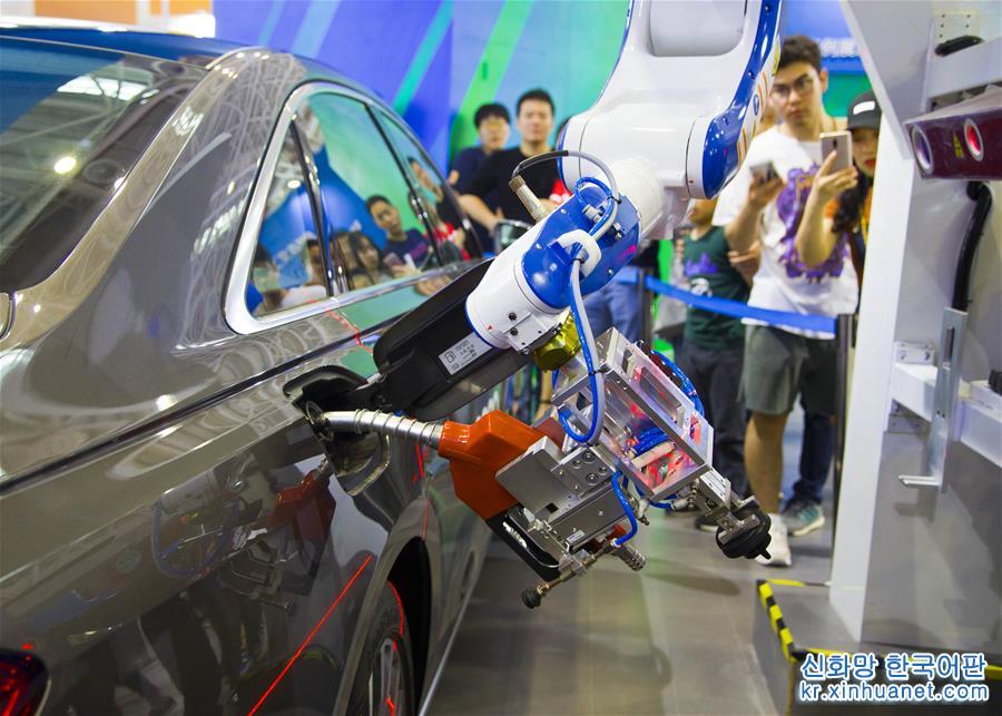 #（科技）（1）智能加油機器人亮相福州