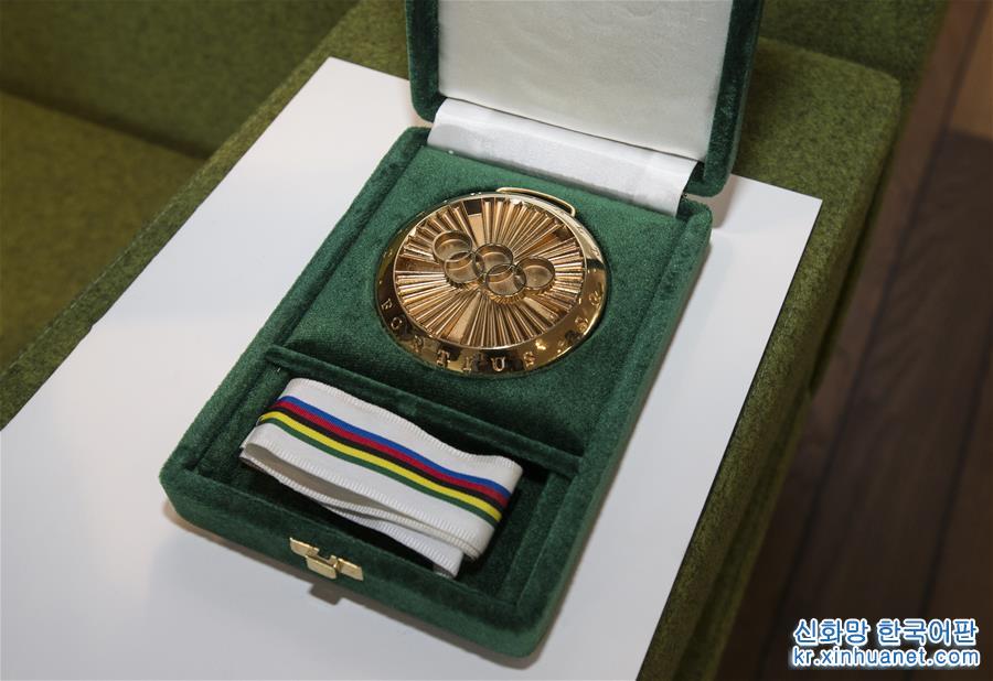 （体育）（6）中国艺术家韩美林荣获国际奥委会颁发的“顾拜旦奖章”