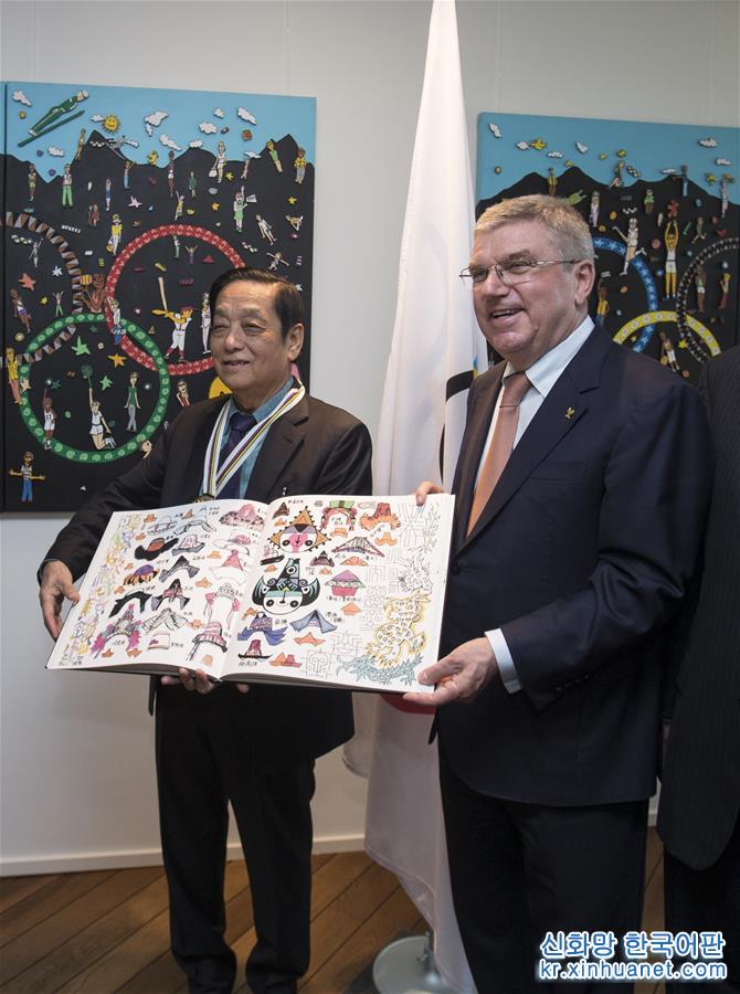 （体育）（4）中国艺术家韩美林荣获国际奥委会颁发的“顾拜旦奖章”