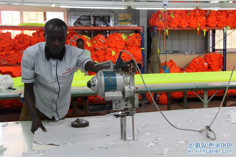 （國際·圖文互動）（3）中國人開辦服裝廠助力“盧旺達製造”