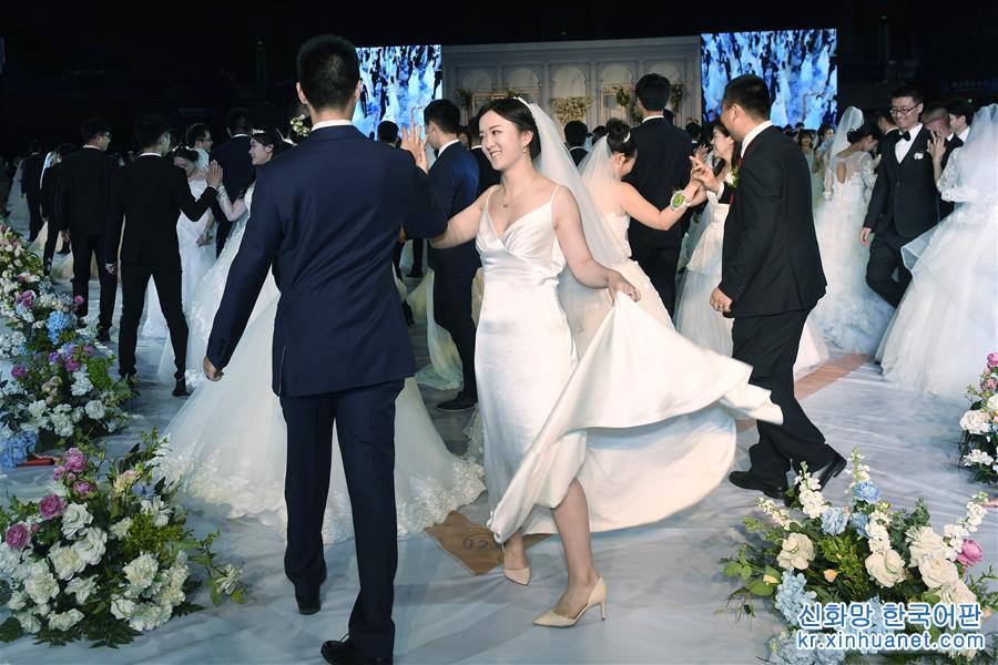 （社会）（6） 浙江大学举行校友集体婚礼