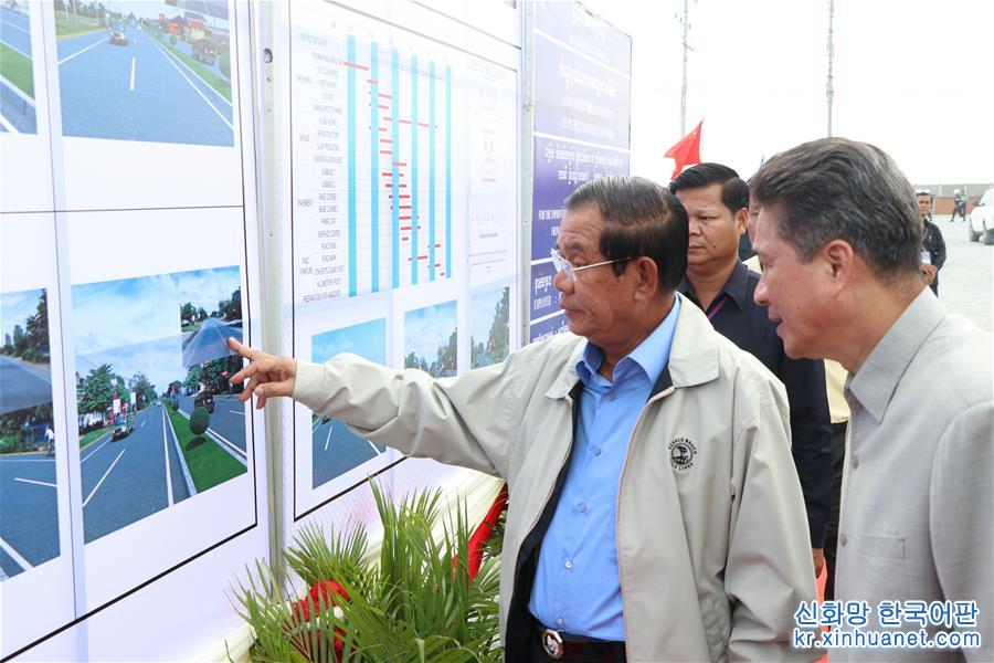 （XHDW）（2）中国援柬3号公路改扩建项目正式开工