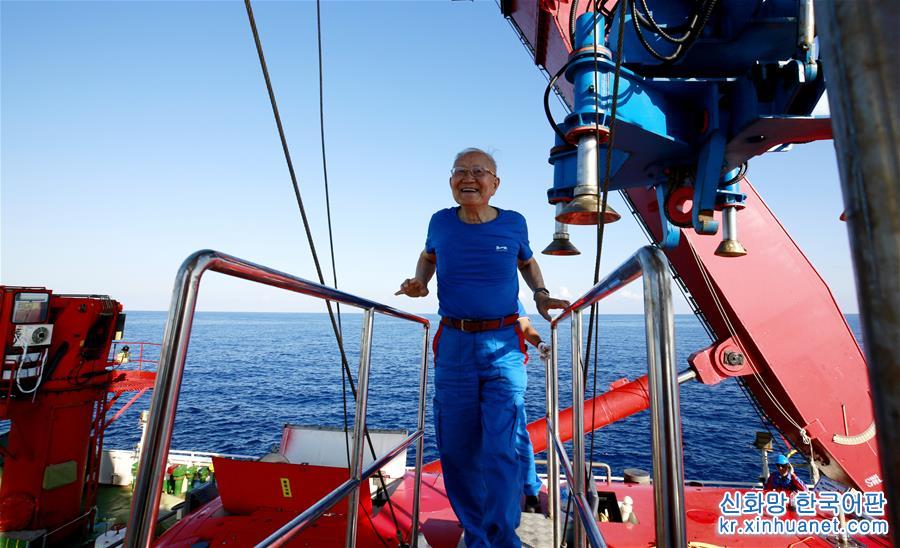（图文互动）（3）“深海勇士”号迄今年龄最大乘客：82岁汪品先院士在南海下潜获重要发现