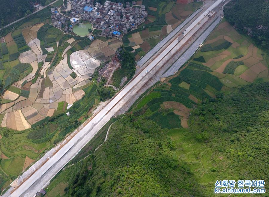 （经济）（4）中越边境靖西至龙邦高速公路有望年底通车