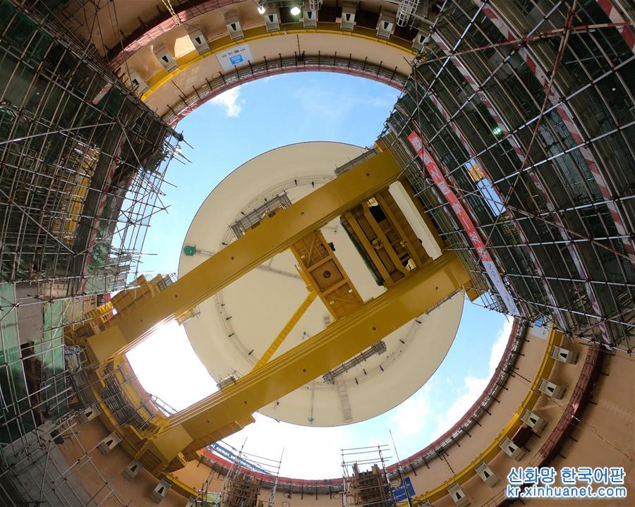 （图文互动）（2）我国自主三代核电“华龙一号”示范项目完成穹顶吊装