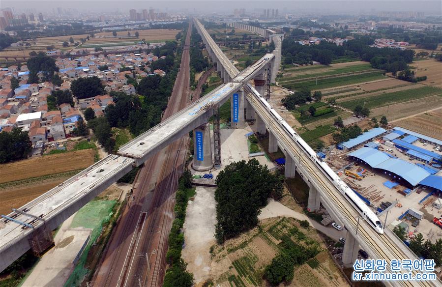 （经济）（3）商合杭高铁上跨既有陇海铁路连续梁转体成功