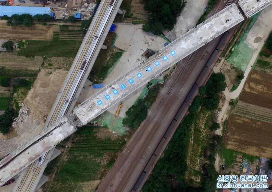 （经济）（4）商合杭高铁上跨既有陇海铁路连续梁转体成功