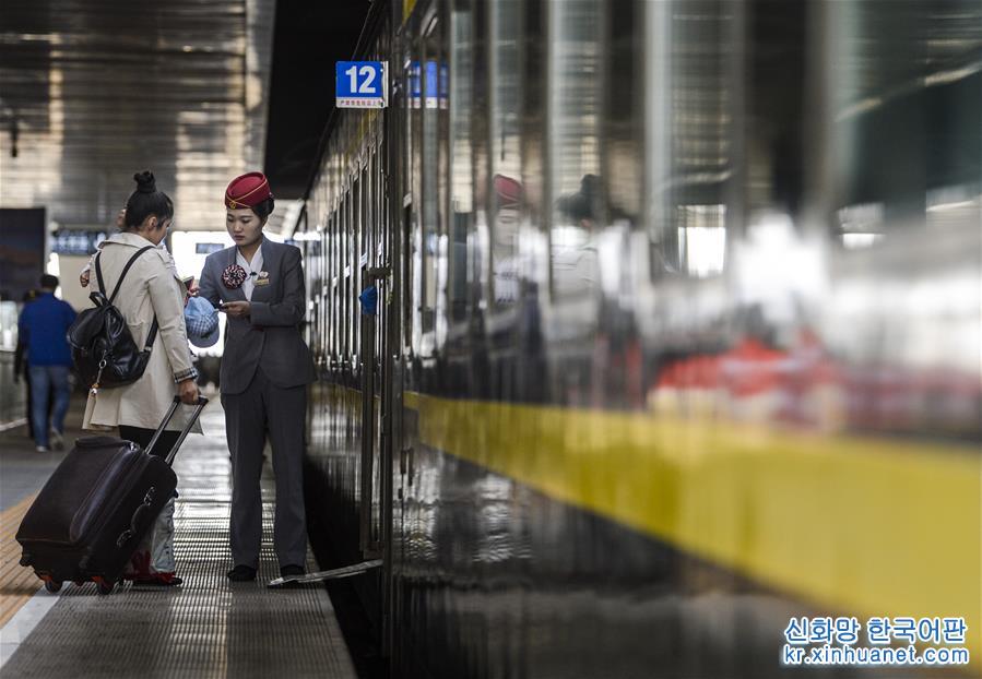 （服务）（1）新疆铁路今起实施年内第二次旅客列车运行图调整