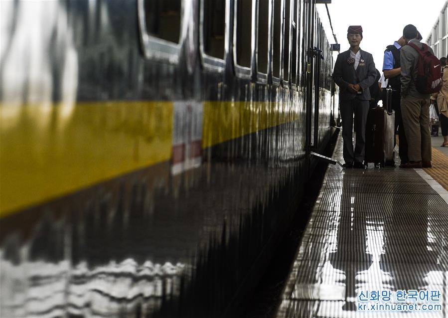 （服务）（3）新疆铁路今起实施年内第二次旅客列车运行图调整