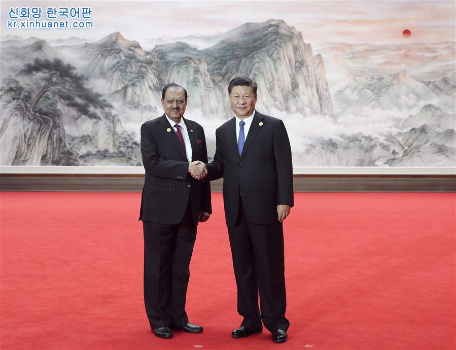 （上合青岛峰会·XHDW）（2）习近平迎接出席上海合作组织成员国元首理事会第十八次会议的各国领导人