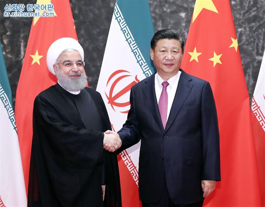 （上合青岛峰会）习近平同伊朗总统鲁哈尼举行会谈