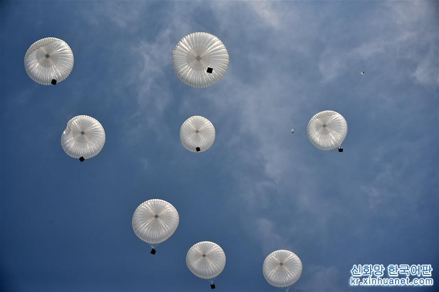 （图文互动）（3）空军空降兵组织首次空降机步营全要素空降作战演练