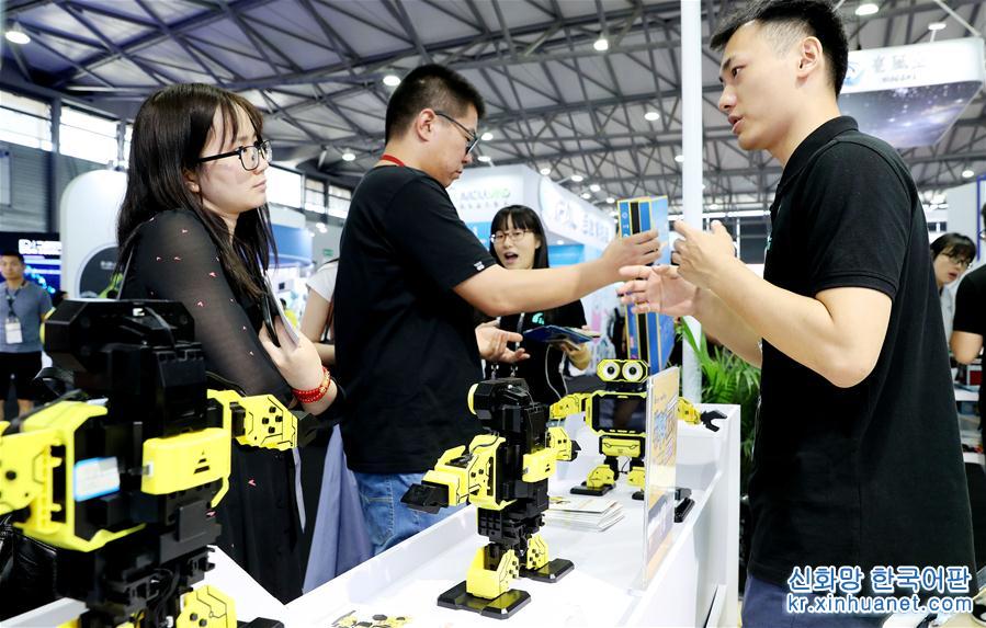 （经济）（2）2018亚洲消费电子展在上海举行